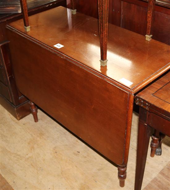 Mahogany drop leaf table(-)